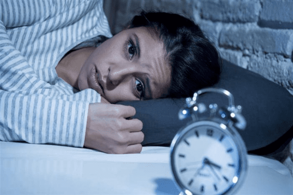 أسباب الأرق المفاجئ عند النساء