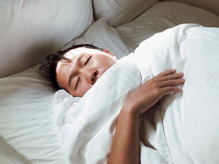 ما سبب التعرق في الليل اثناء النوم عند الرجال