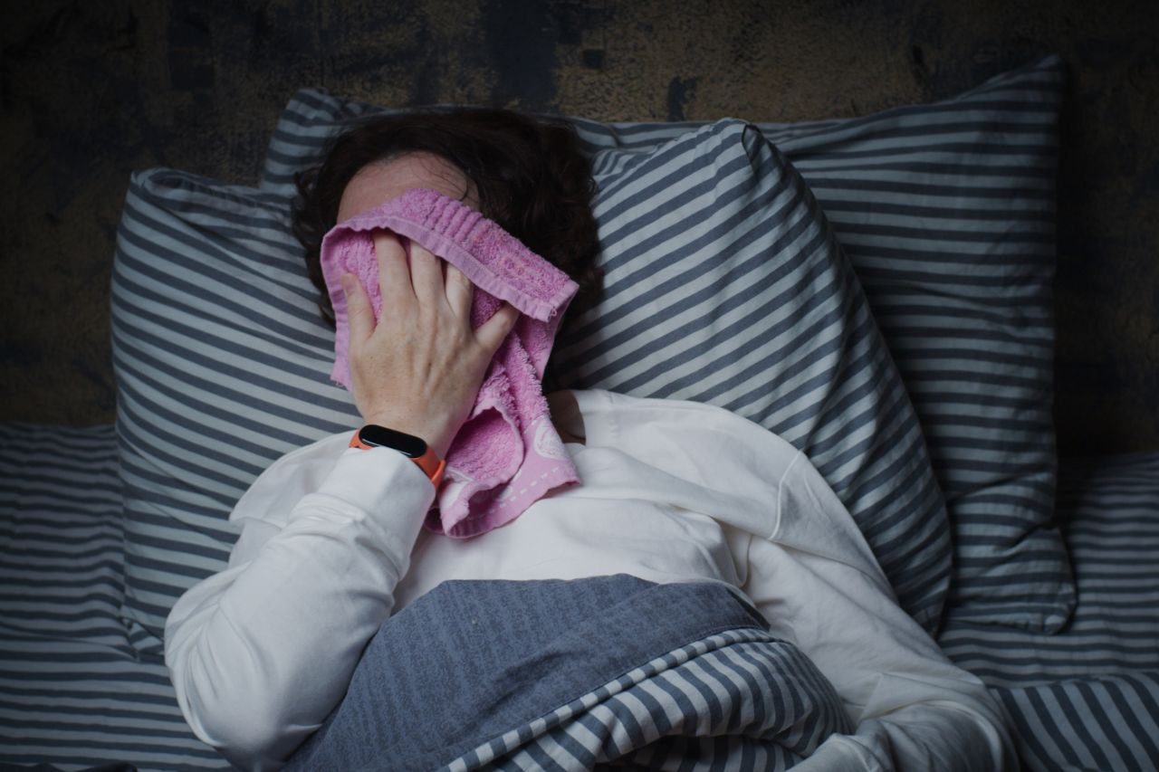علاج التعرق أثناء النوم والجو بارد