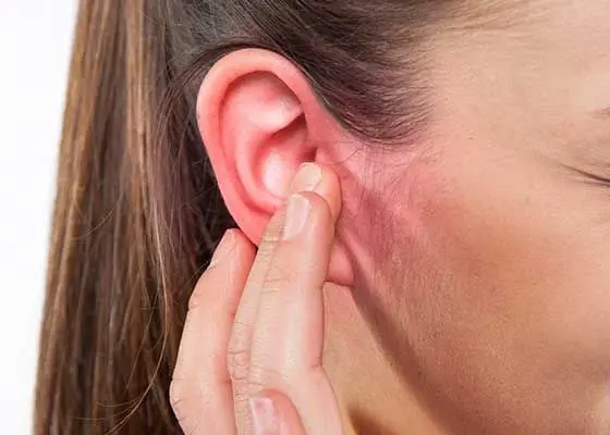 أعراض التهاب الأذن الوسطى عند الكبار