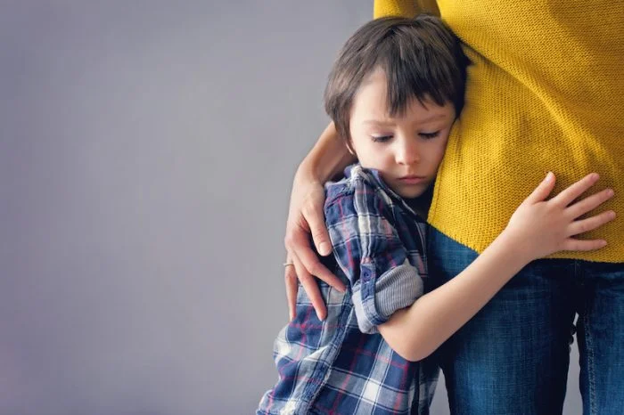 كيفية التعامل مع الخوف عند الأطفال